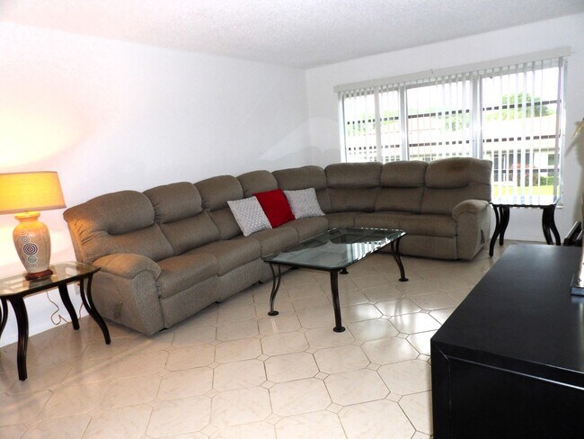 Building Photo - 13283 Pineapple Palm Ct