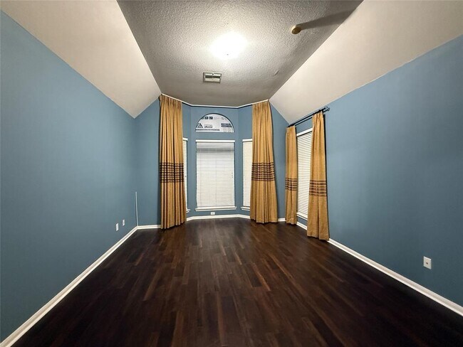 Building Photo - 10204 Dawn Brook Dr
