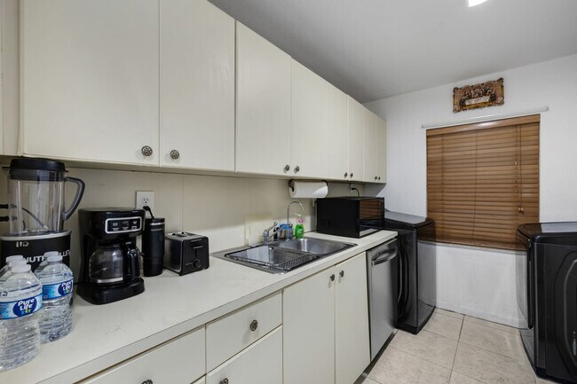 Building Photo - 5310 SW 138th Pl