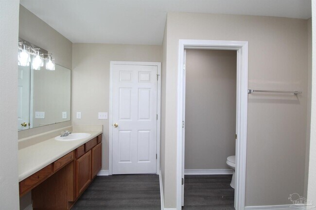 Building Photo - 608 Reservation Ave