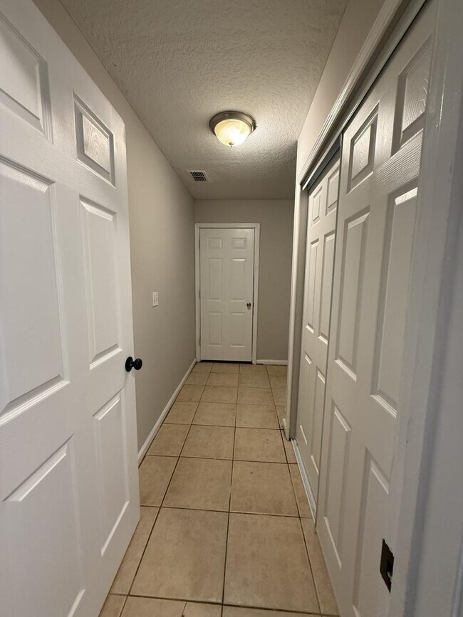 Building Photo - 0 bedroom in Jacksonville FL 32208