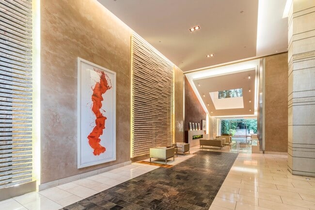 Building Photo - 300 E 55th St