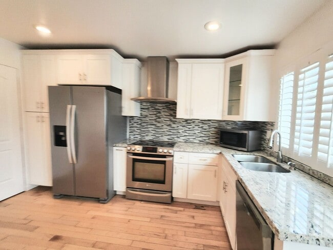 Building Photo - Updated 4 bedroom home