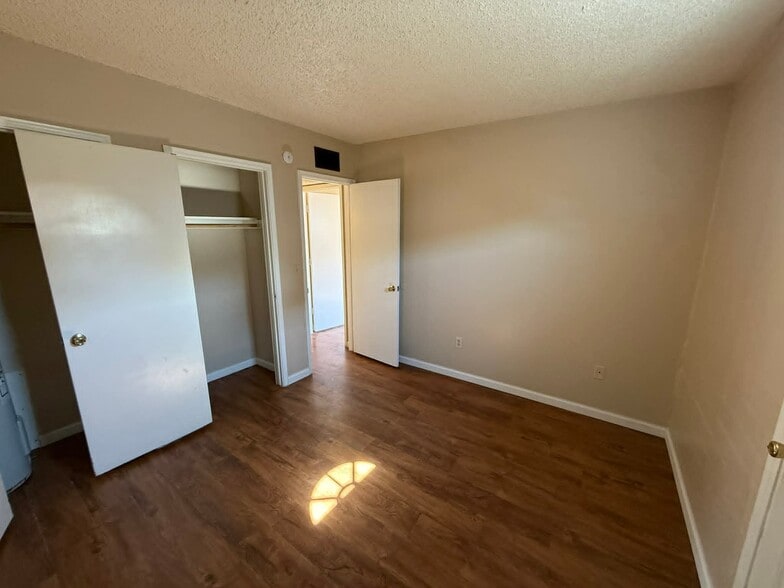 Building Photo - 1518 E Hedrick Dr