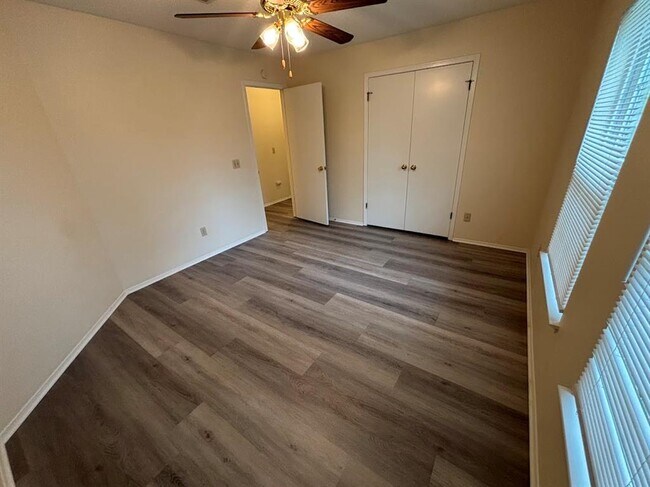 Building Photo - 10911 Grassmere Ct