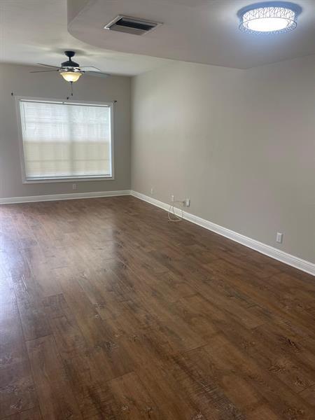Building Photo - 8021 Sanibel Dr