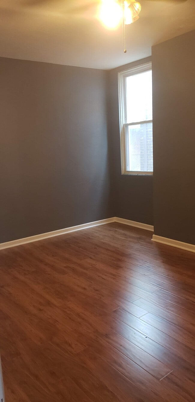 Building Photo - 120 S Graham St