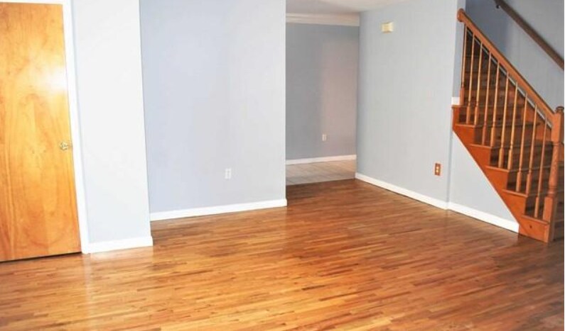 ENTRY WAY - 590 Schuyler Ave