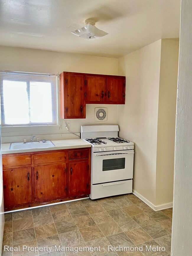 Building Photo - 301 Newcastle Dr