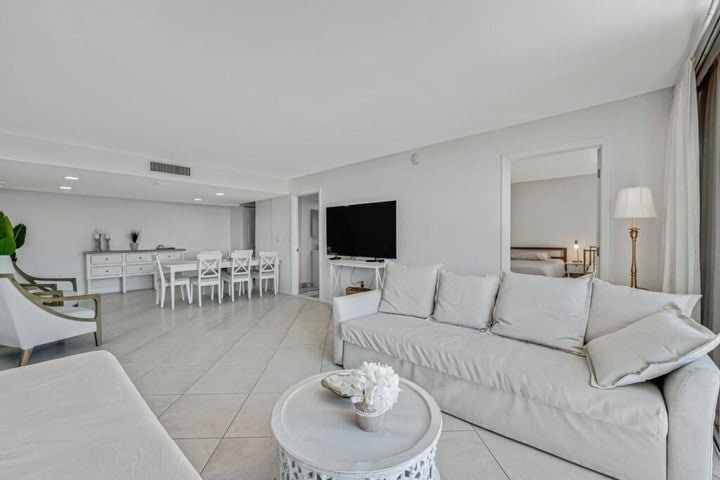 Building Photo - 5600 N Flagler Dr