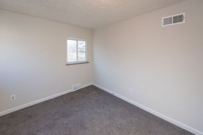 Building Photo - PRICE HILL-NICE 3 BEDROOM 1 BATH RANCH with