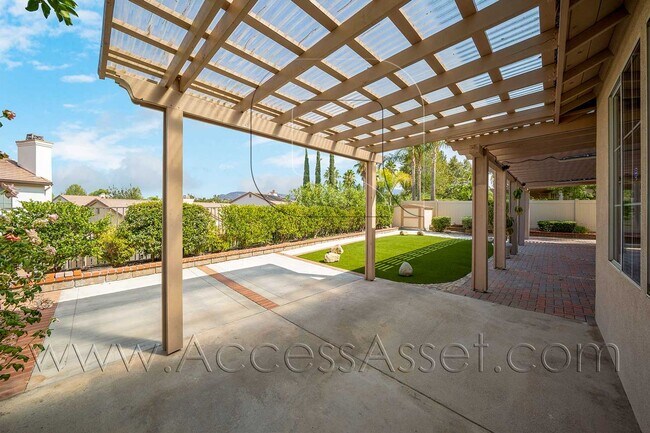 Building Photo - Huge 5 Bed/ 3.5 Bath Home In Desirable Gated Rancho Madera community In Temecula!