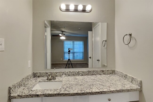 Building Photo - 4718 Lost Lake Ln