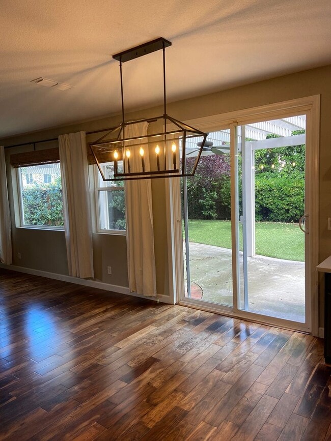 Building Photo - Parkway Beauty - 4 Bdrm, 2.5 Bath