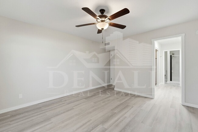 Building Photo - 10602 E Elmhurst Dr