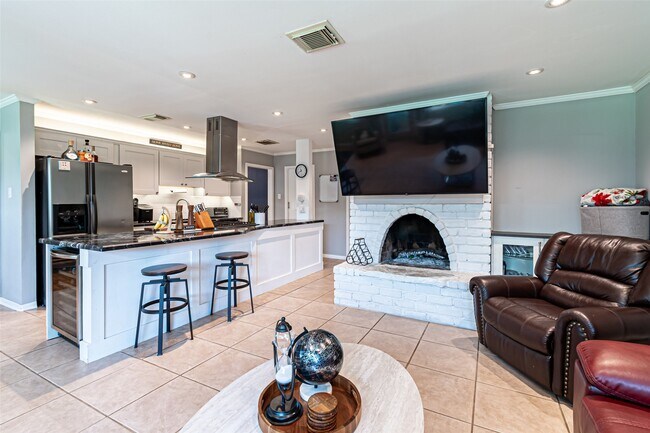 Primary Photo - 5611 Winding Way Dr