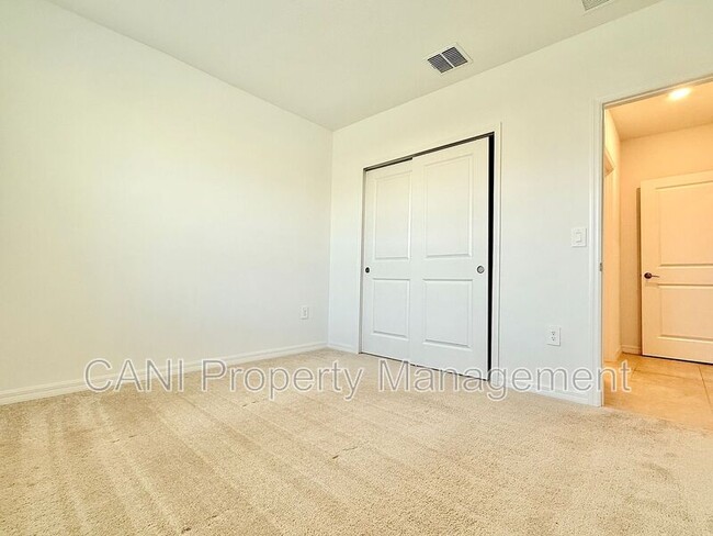 Building Photo - 646 Teviot Rd