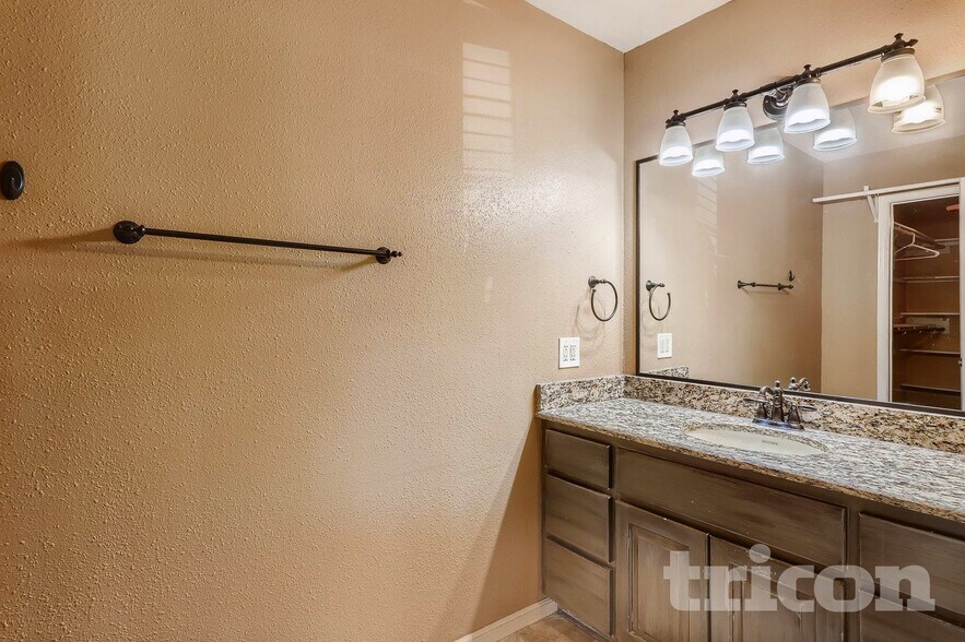 Building Photo - 418 Tammy Dr