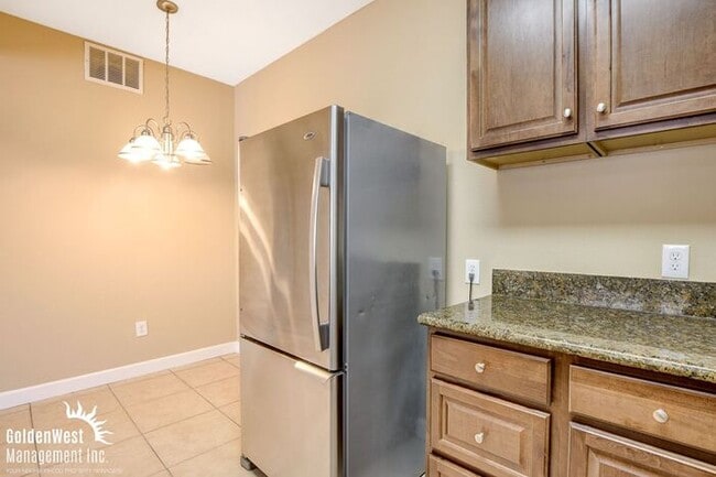 Building Photo - Stunning 2Bdm 2Ba Condo in a Lovely Gated ...