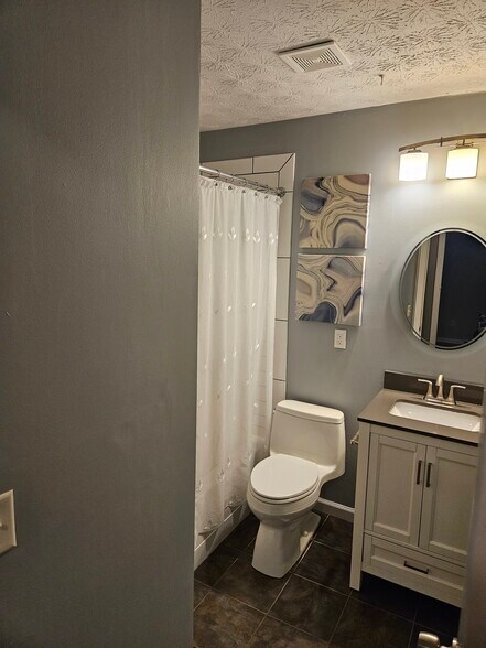 Building Photo - 939 Cambridge Dr