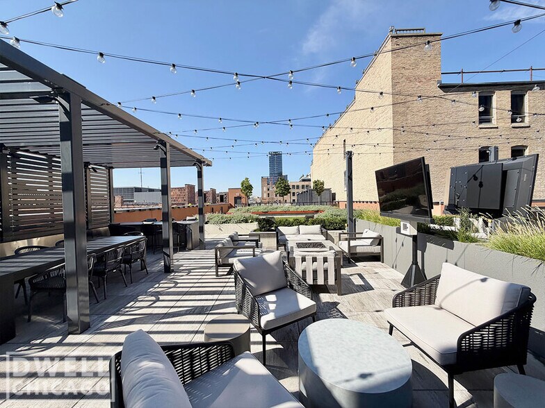 Building Photo - 1111 W Lake St