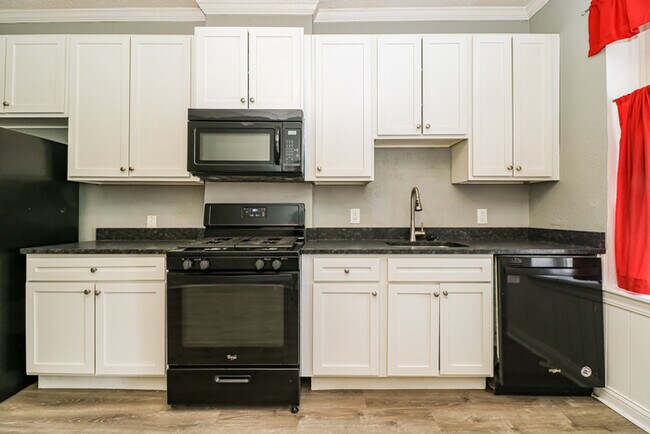 Building Photo - Fantastic 2bd/1ba home! Let yourself in!