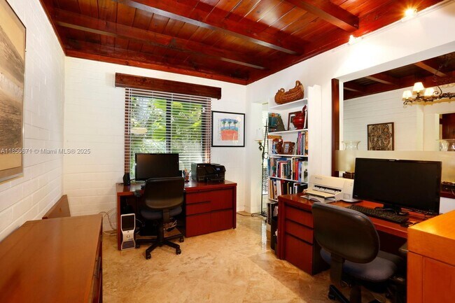 Building Photo - 2035 Tigertail Ave