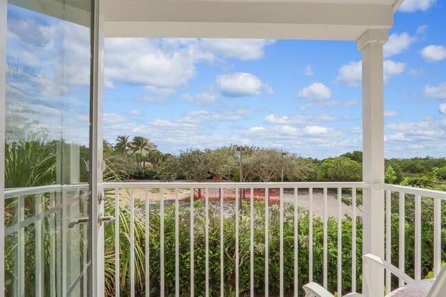 Building Photo - 120 Water Pointe Pl