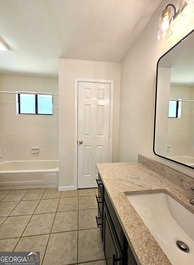Building Photo - 10805 Pinewalk Forest Cir