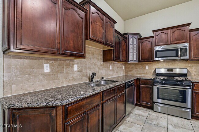 Building Photo - 3133 Clearbrook