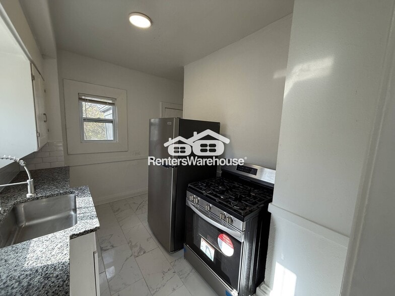 Building Photo - 4434 Park Ave