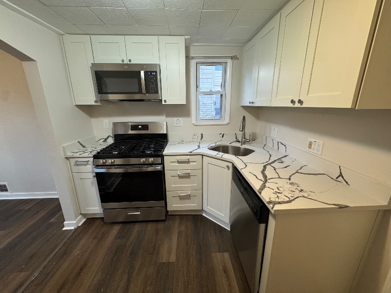 Building Photo - 416 Oak St