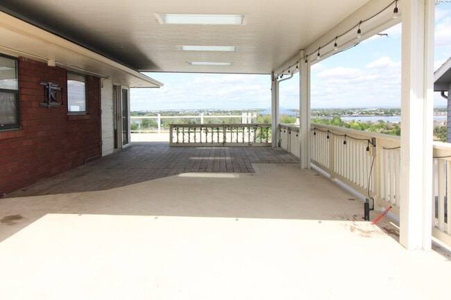 Building Photo - 4 BD, 4 BA House in Kennewick- Views of th...