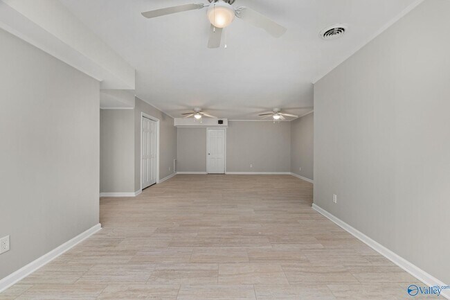 Building Photo - 820 Tannahill Dr SE