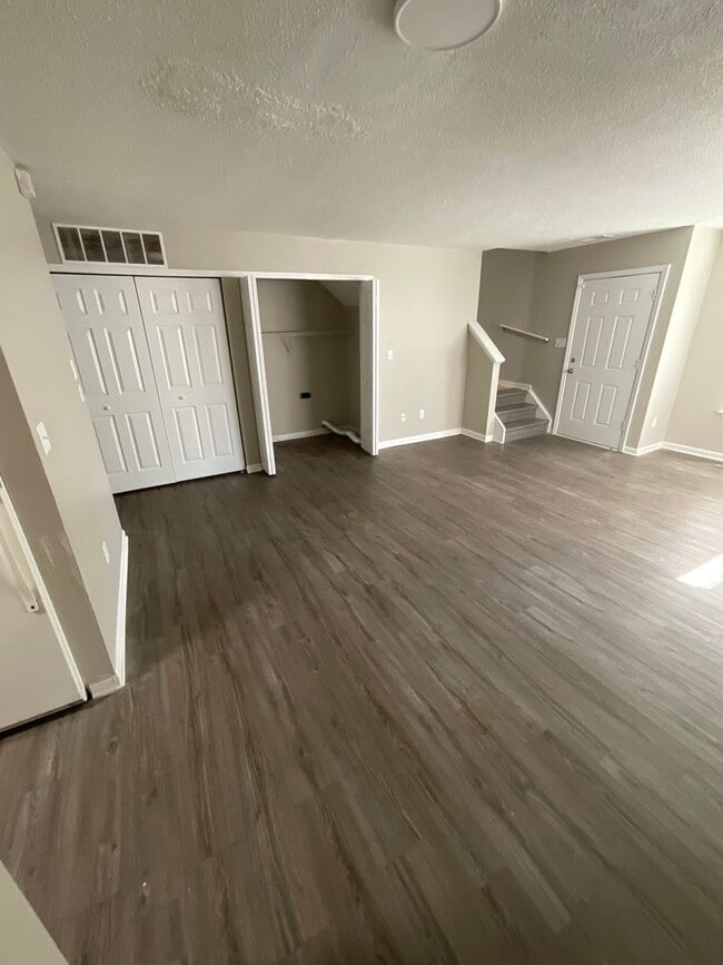 Building Photo - 3 Bed 1.5 Bath