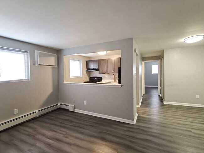 Building Photo - 308 Main St