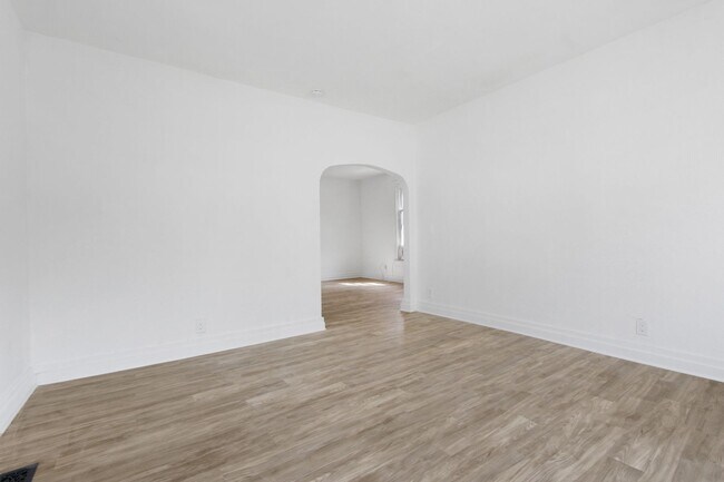 Building Photo - Wood St Home