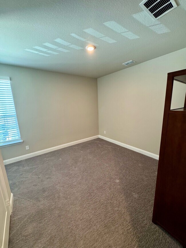 Building Photo - 1731 Tombstone Dr