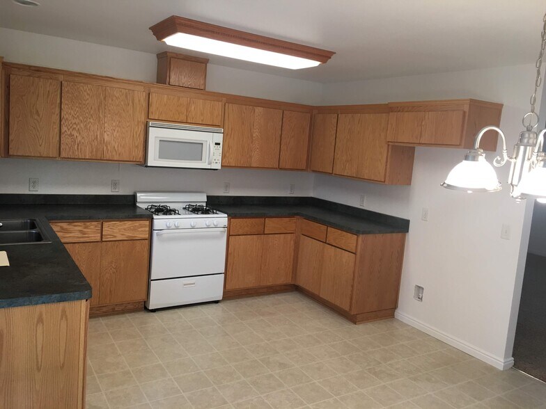 Kitchen - 5468 B Sawmill Road