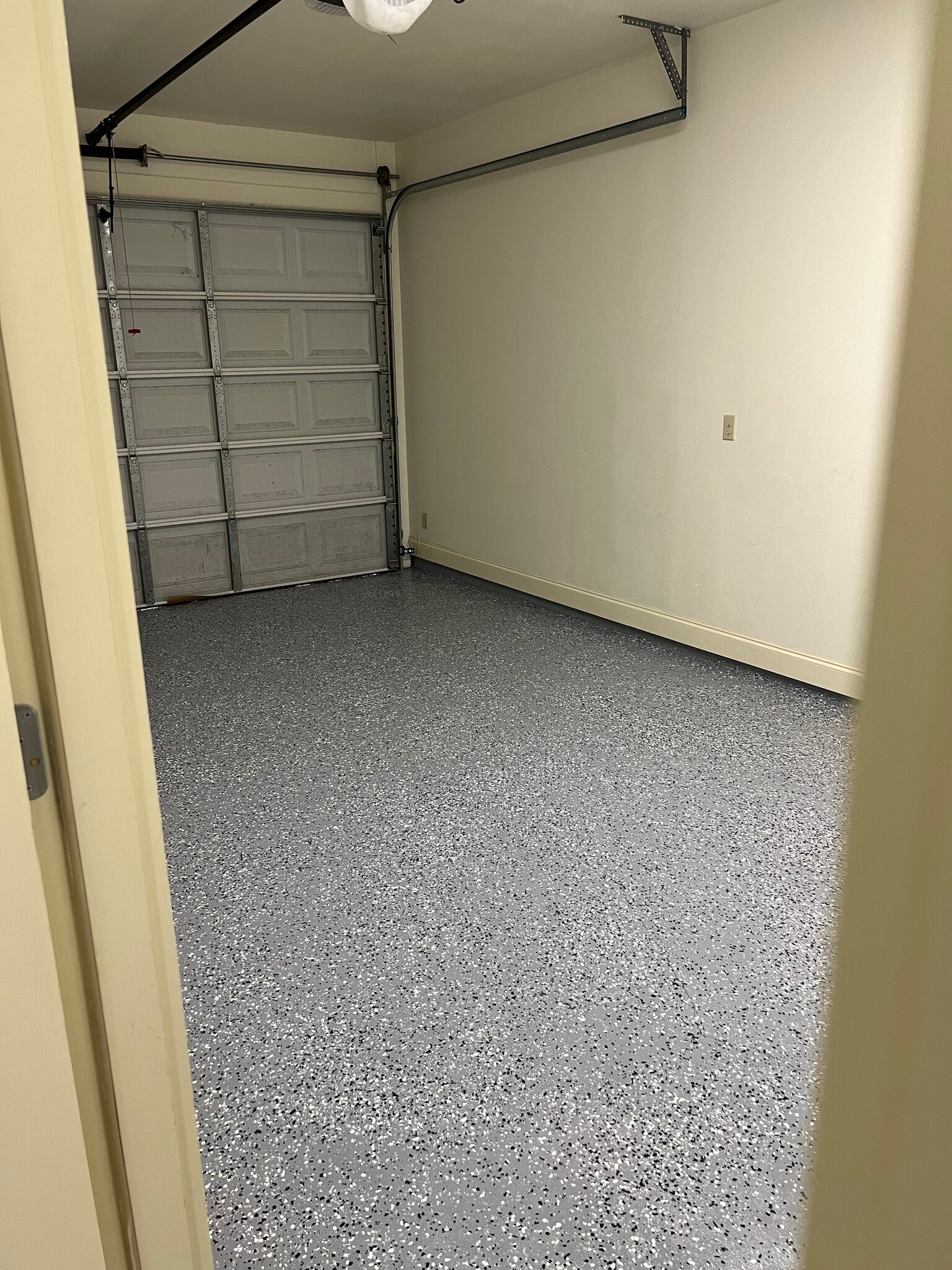 Garage - 37150 Woodgate Ave