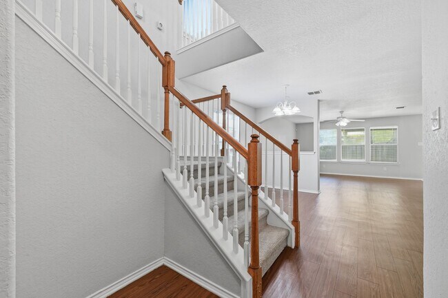 Building Photo - Spacious Two-Story Home in Prime Laurel Canyon Location