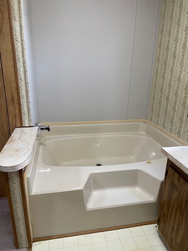 Building Photo - 2 BED, 2 BATH MOBILE HOME