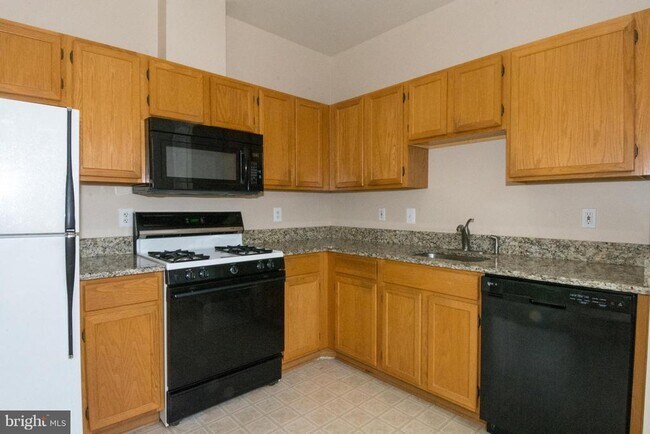 Building Photo - 4139 Fountainside Ln