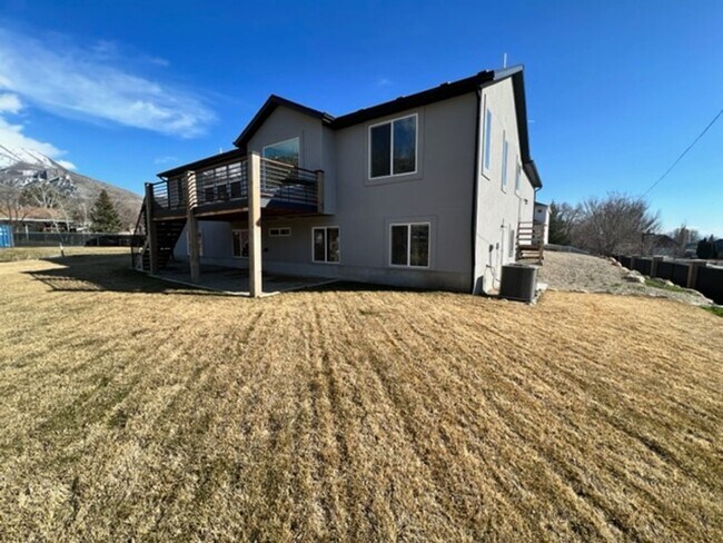 Building Photo - STUNNING 7-BEDROOM HOME IN PLEASANT GROVE