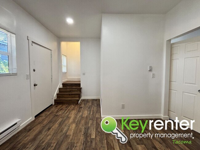 Building Photo - Updated 3-Bedroom Home for Rent in Central...