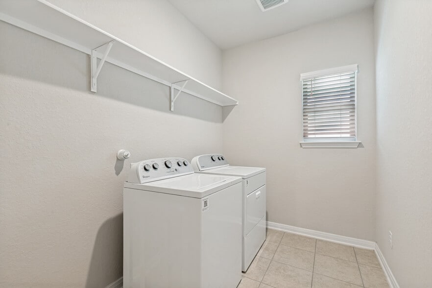 Building Photo - 9511 Bonito Falls Dr