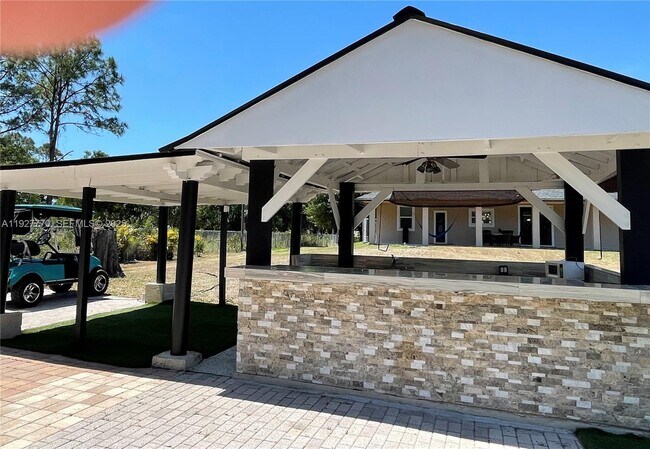 Building Photo - 675 N Romero St