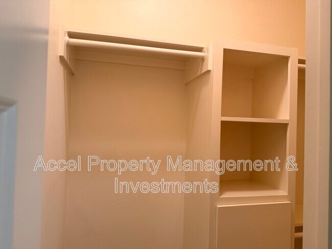 Building Photo - 209 Teak Dr