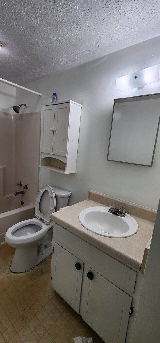 Building Photo - 2 Bedrooms Basement Penn Laird