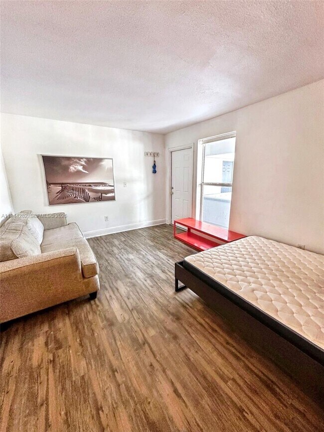 Building Photo - 3071 SW 27th Ave